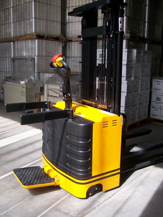 MONTACARGAS HOMBRE PARADO - XI-LIN