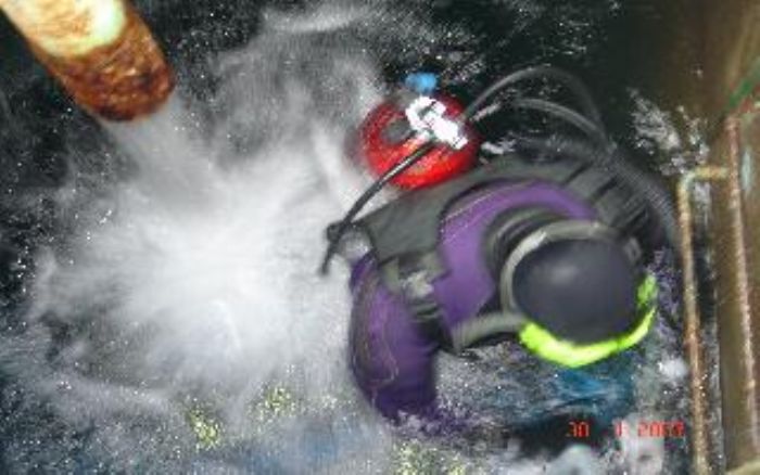 ARA LIMPIEZA DE CISTERNAS, TANQUES, TINACOS Y ALJUBES POR BUCEO - ARA MANTENIMIENTO