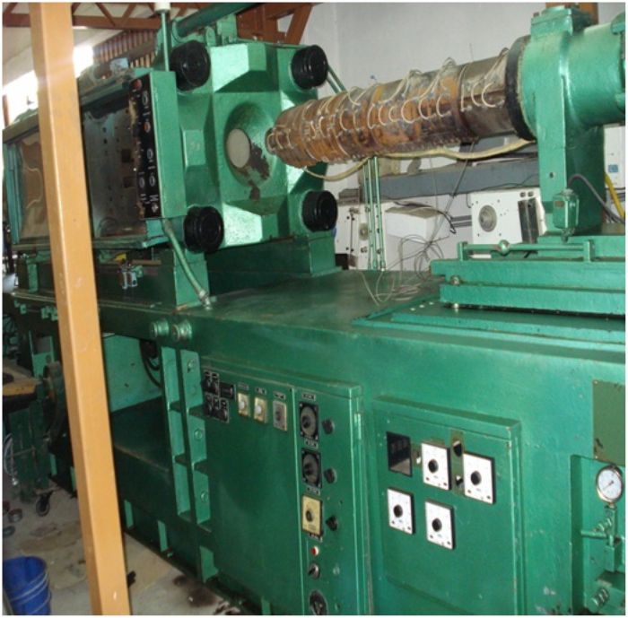 3 MAQUINA DE INYECCION DE PLASTICO - FAMA NISSEI