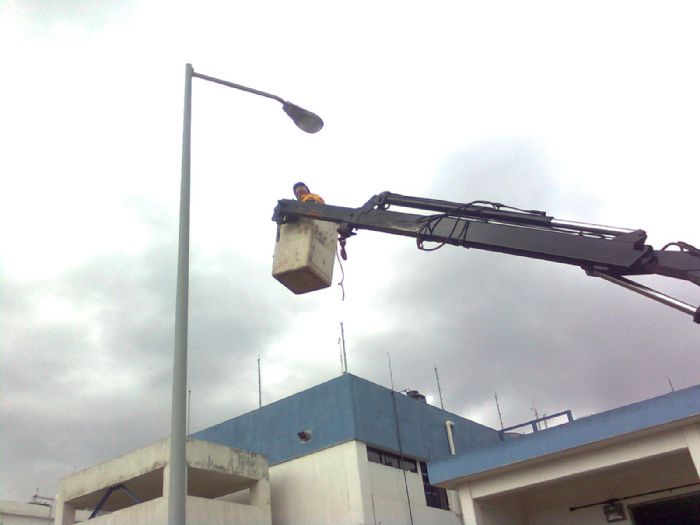 Gruas con Canastilla para alumbrado publico - HIAB