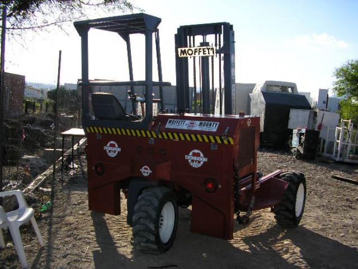 MONTACARGAS MOFFETT MOUNTY - MOFFETT MOUNTY