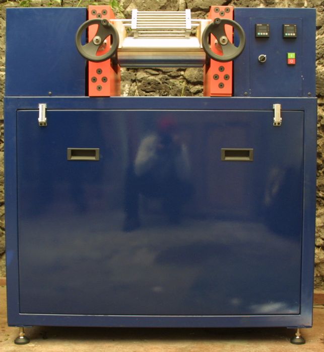 LAMINADORA DE RODILLOS CALIENTES - IMA 