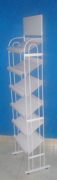 EXHIBIDOR DE PISO #WHI- UNIVER - SIN MARCA  CREACIÓN  PROPIA 