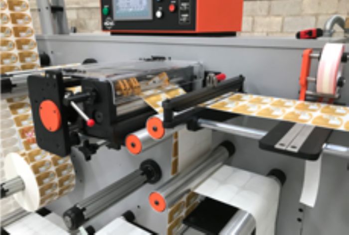 Inspeccionadora de etiquetes 100% - Egraf EQ