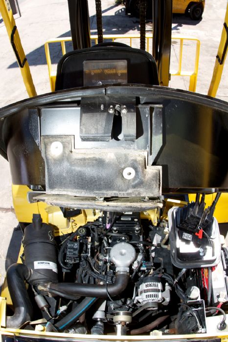 MONTACARGAS EN MANTENIMIENTO - HYSTER