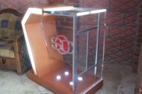 MESA DE COMENTARISTAS EN ACRILICO