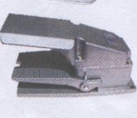 INTERRUPTOR DE PIE METALICO CON GUARDA